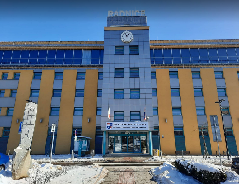 Bezplatná právní poradna na Ostravě-Jihu rozšiřuje služby. Nově nabízí pomoc i při dopravních nehodách