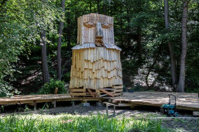 Cesta vody a park nad rybníkem zatraktivní část Bělského lesa