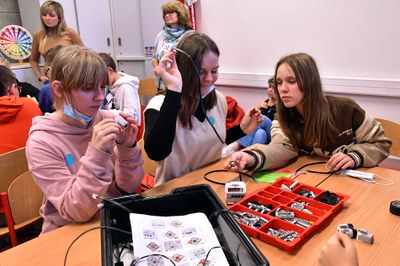Čeští a polští žáci programovali roboty