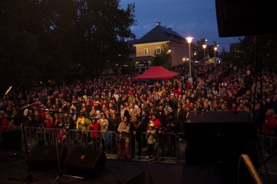 Vystoupení kapely Buty si nenechaly ujít stovky návštěvníků