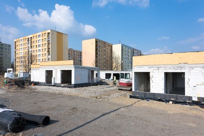 Městečko bezpečí u Avionu už roste, hotové má být v září