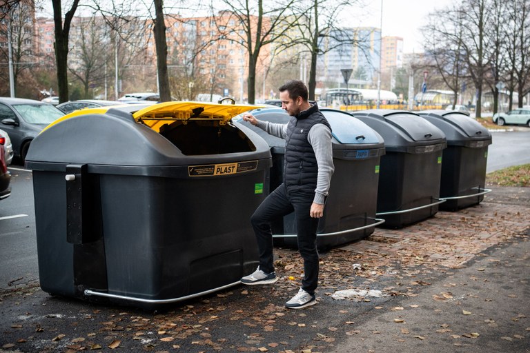 Nové velkokapacitní kontejnery jsou hygieničtější a větší