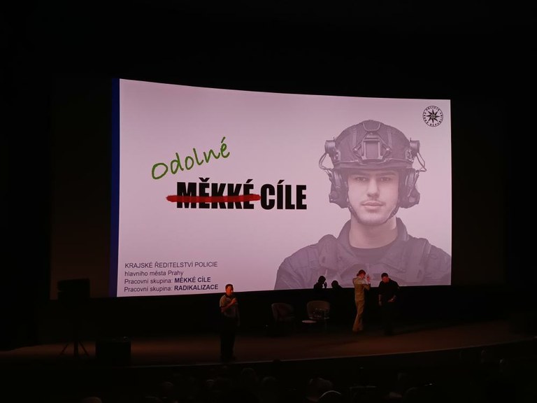 Odborná konference v Kině Luna se zaměřila na prevenci násilí a radikalizace ve školách