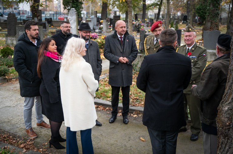 Opravený hrob legionáře v Ostravě-Zábřehu má novou podobu. Vyznamenaný hrdina zemřel před sto lety