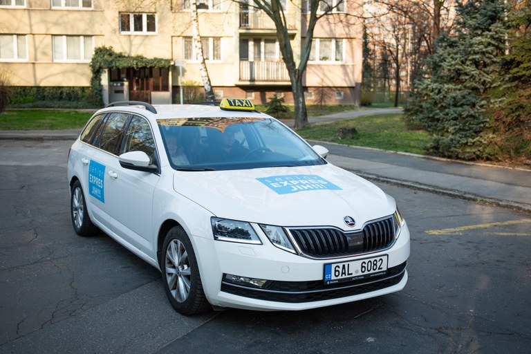 Pohodlně, bezpečně a za 25 korun jezdí senioři z Jihu po celé Ostravě