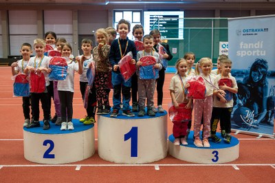 PŘEDŠKOLÁCI Z OSTRAVY-JIHU sportovali v atletické hale