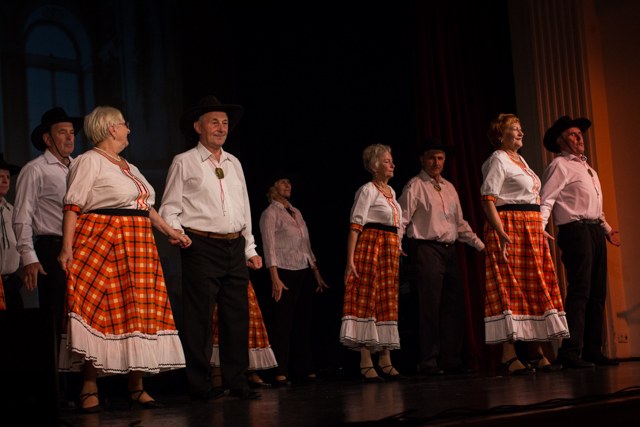 Řecké tance, maďarský zpěv nebo Saxana na koštěti?