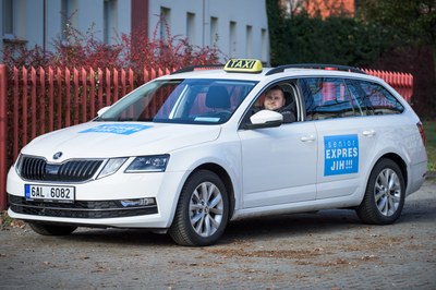 Senior taxi na Jihu oslavil 6. narozeniny