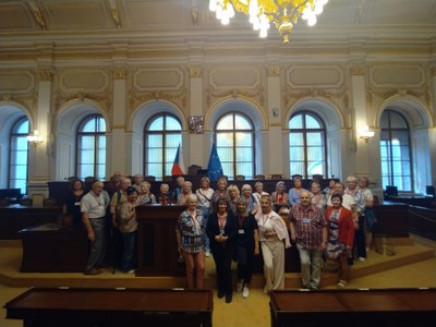 Senioři z Jihu navštívili Parlament ČR