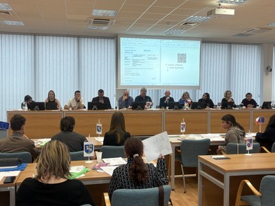 Simulované zastupitelstvo Ostrava-Jih 2025 přiblížilo žákům fungování samosprávy