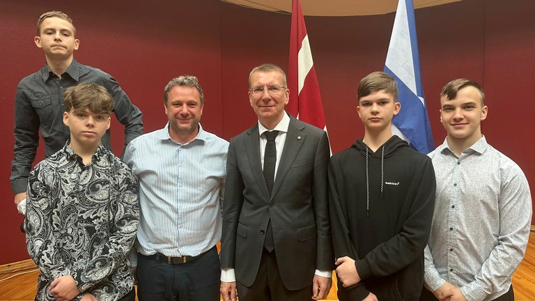 Školáci ze ZŠ B. Dvorského se setkali s prezidentem Lotyšska