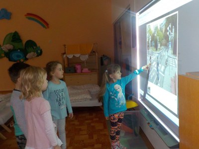 Všechny mateřské školy v obvodě Ostrava – Jih dostaly interaktivní tabule