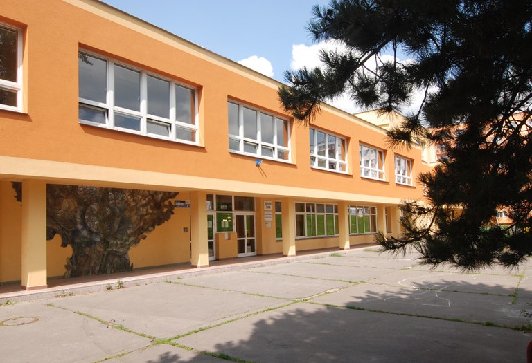 VYHLÁŠENÍ KONKURZNÍHO ŘÍZENÍ NA POZICI ŘEDITELE ZŠ A MŠ ŠEŘÍKOVÁ 33