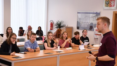 Žáci v roli zastupitelů řešili problémy obvodu