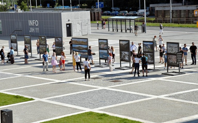 Náměstí Ostrava-Jih se proměnilo ve fotogalerii pod širým nebem