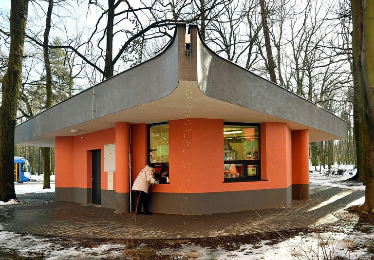 Na kraji Bělského lesa znovu funguje bistro a nově i veřejné toalety
