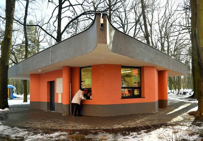Na kraji Bělského lesa znovu funguje bistro a nově i veřejné toalety