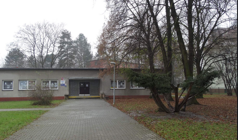 Namísto zchátralé školky relaxační zóna