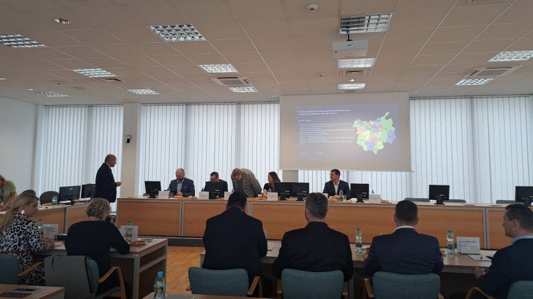 Poslanci  a  starostové společně hledali řešení problémů samospráv