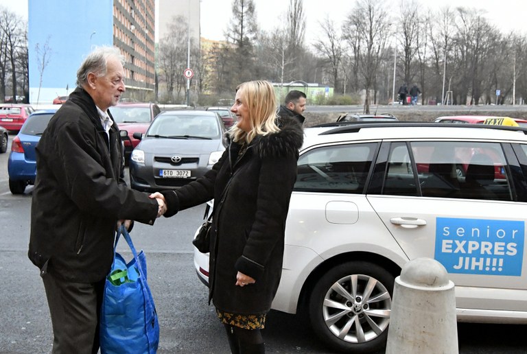 Předvánoční nadílka ve vozech Senior expresu Ostrava-Jih