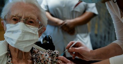 Přímo v domovech s pečovatelskou službou v Ostravě-Jihu se zítra budou senioři očkovat proti covid – 19
