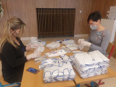 Roušky dostane do poštovní schránky více než dvacet tisíc seniorů v Ostravě-Jihu