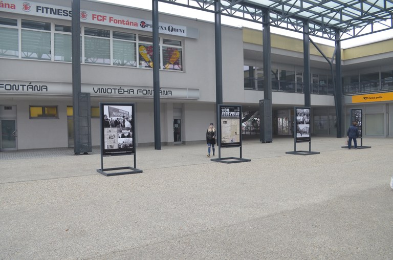Sametová výstava na náměstí Ostrava-Jih