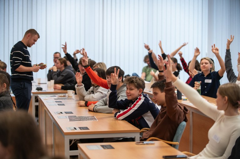 Simulované zastupitelstvo v Ostravě-Jihu. Budoucí voliči obsadili radnici, aby si sami vyzkoušeli roli politiků