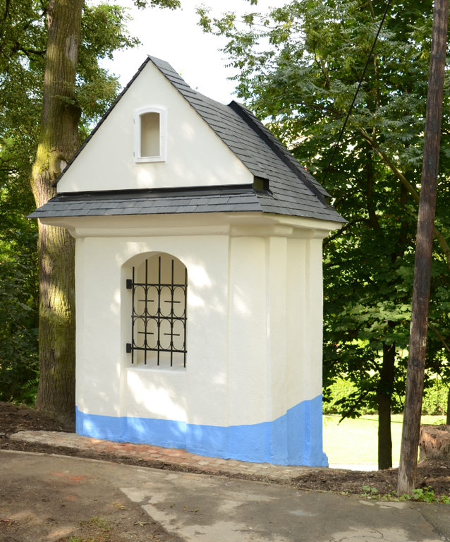 Zábřežská kaplička dříve sjednocovala při procesích, nyní při její záchraně