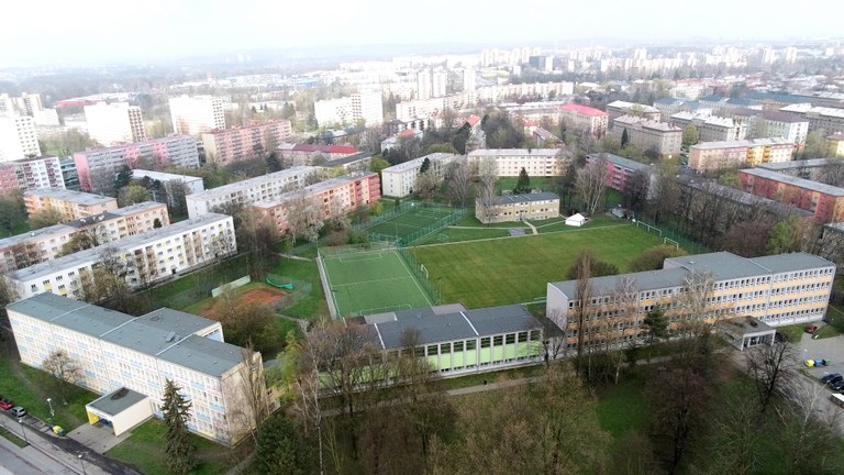 ZE DVOU ŠKOL BUDE JEDNA ZŠ KOSMONAUTŮ